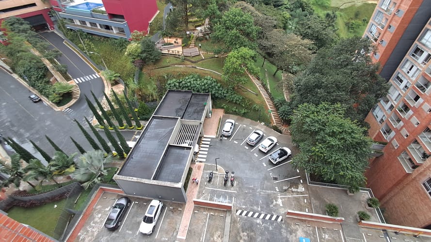 Apartamento de 2 alcobas en arriendo en Camino Verde, Envigado, 74 m² · foto 9 de 16