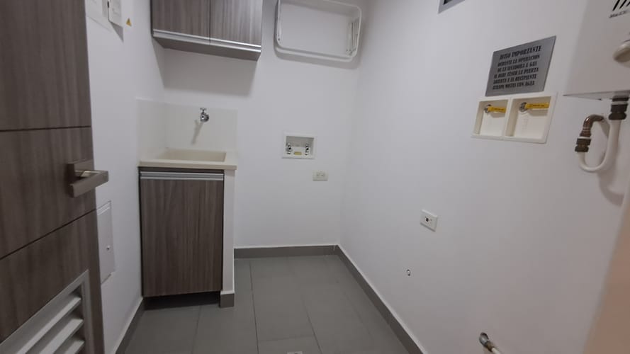 Apartamento de 2 alcobas en arriendo en Camino Verde, Envigado, 74 m² · foto 10 de 16