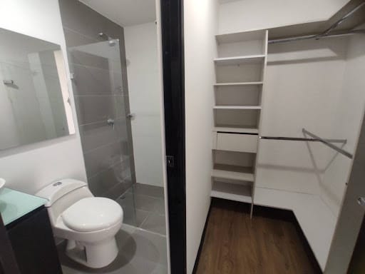 Apartaestudio en arriendo en Loma De Las Brujas, Envigado, 150 m² · foto 10 de 20