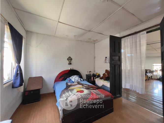 Casa de 5 alcobas en venta en Campoamor, Manizales, 270 m² · foto 2 de 14
