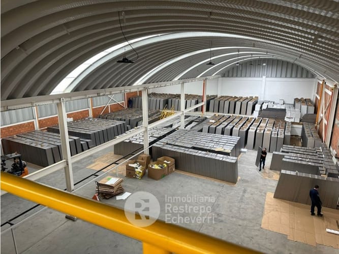 Bodega en venta en Zona Industrial, Manizales, 1500 m² · foto 2 de 13