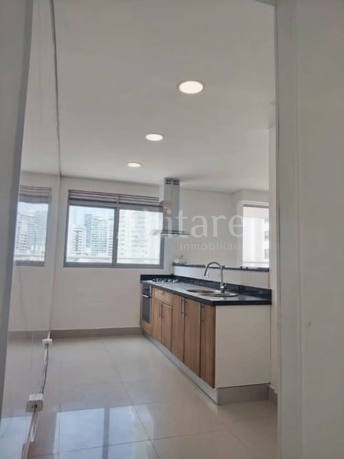 Apartamento de 2 alcobas en arriendo en Castillogrande, Cartagena, 150 m² · foto 3 de 14