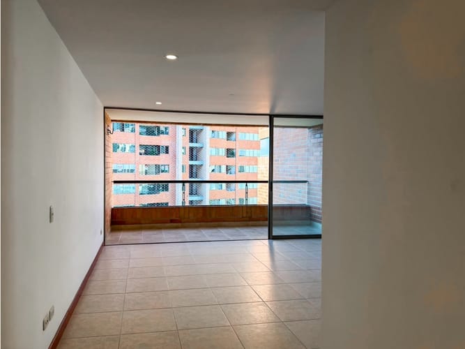 Apartamento de 2 alcobas en venta en La Florida, Medellín, 130 m² · foto 23 de 24