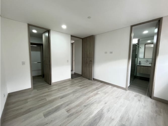 Apartamento de 3 alcobas en arriendo en Loma Del Esmeraldal, Envigado, 95 m² · foto 17 de 24