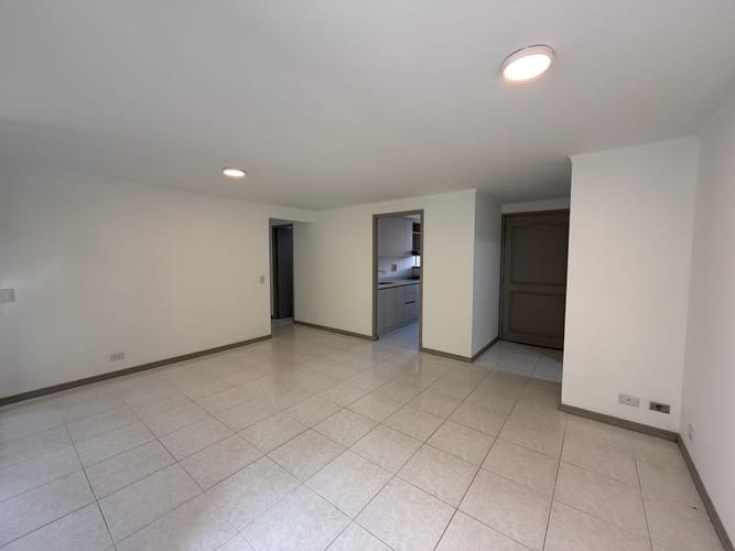 Apartamento de 3 alcobas en arriendo en Las Lomas, Medellín, 100 m² · foto 3 de 15