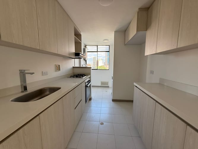 Apartamento de 3 alcobas en arriendo en Las Lomas, Medellín, 100 m² · foto 5 de 15