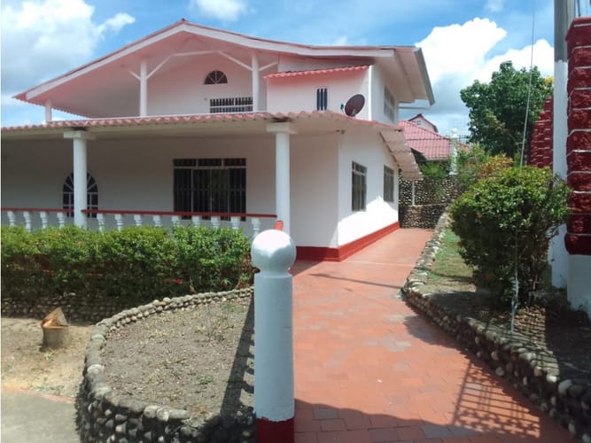 Casa de 3 alcobas en venta en Tetilla, Ricaurte, 398 m² · foto 3 de 24