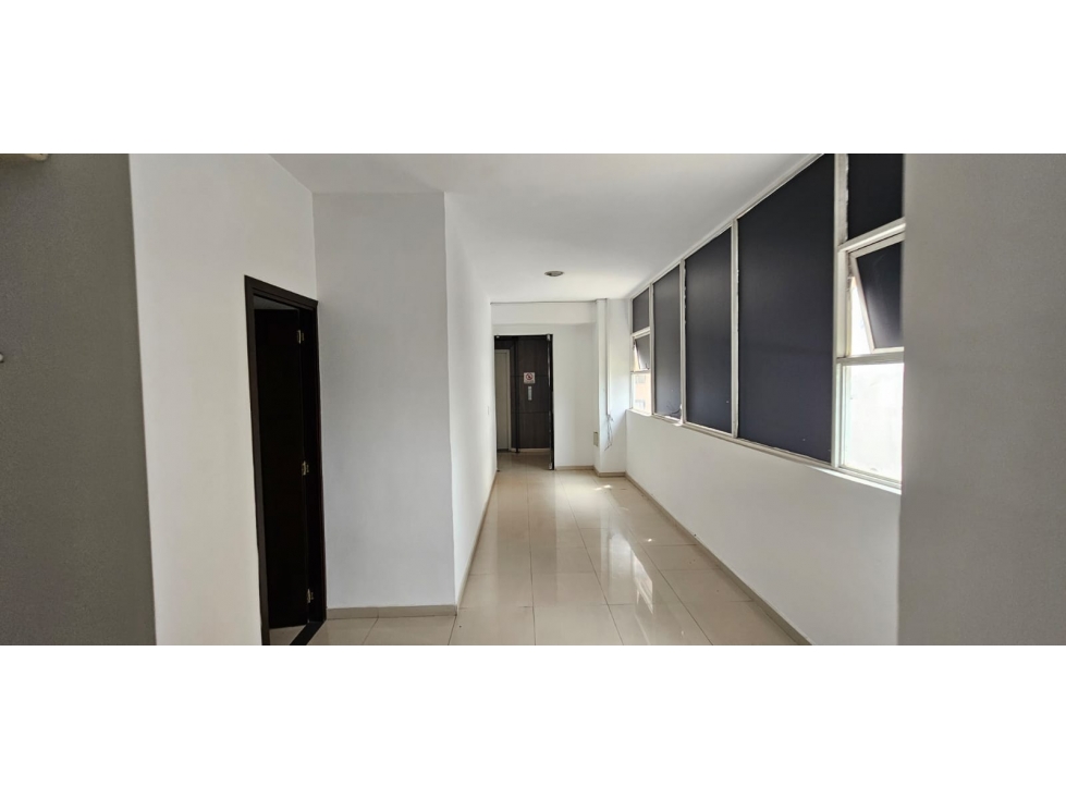 Oficina en arriendo en El Limonar, Cali, 210 m² · foto 2 de 16