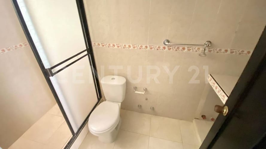 Apartamento de 4 alcobas en venta en La Arboleda, Cali, 201 m² · foto 21 de 24