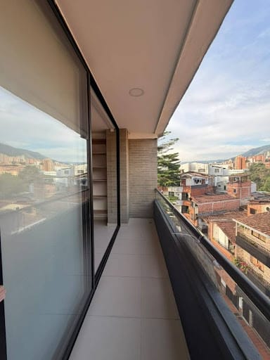 Apartamento de 3 alcobas en arriendo en Mesa, Envigado, 92 m² · foto 3 de 12