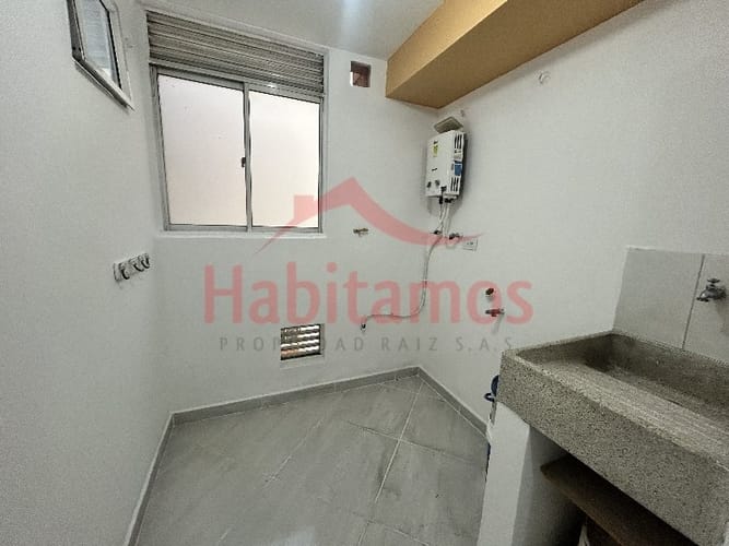 Apartamento de 3 alcobas en arriendo en Castropol, Medellín, 80 m² · foto 2 de 13