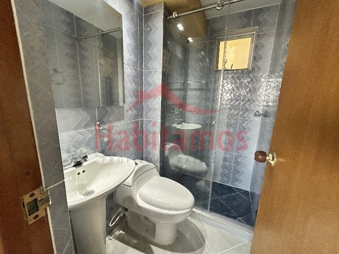 Apartamento de 3 alcobas en arriendo en Castropol, Medellín, 80 m² · foto 9 de 13