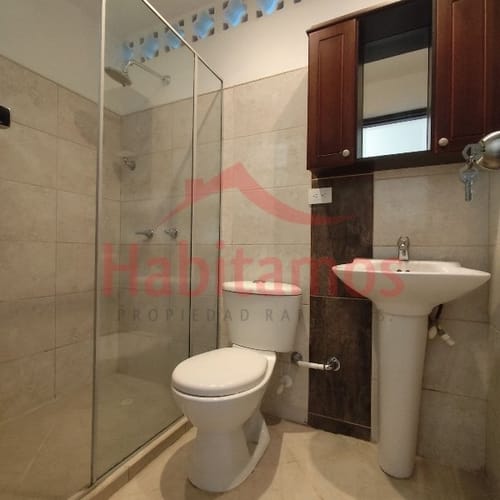 Casa de 4 alcobas en arriendo en Florida Nueva, Medellín, 220 m² · foto 13 de 20