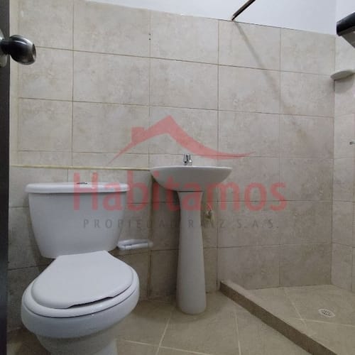 Casa de 4 alcobas en arriendo en Florida Nueva, Medellín, 220 m² · foto 16 de 20