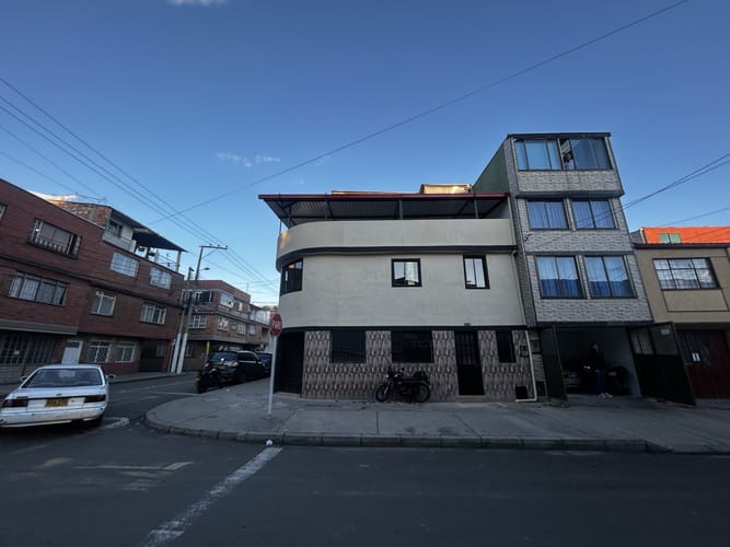 Casa de 1 alcoba en venta en Rionegro, Bogotá, 132 m² · foto 2 de 23