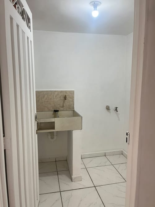 Casa de 2 alcobas en venta en La Candelaria, Medellín, 41 m² · foto 5 de 9