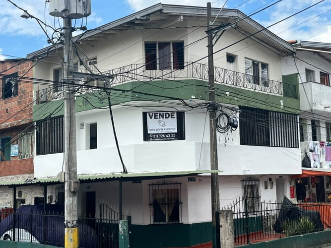 Casa de 2 alcobas en venta en La Candelaria, Medellín, 41 m² · foto 8 de 9