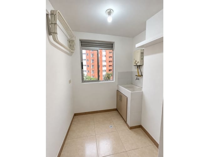 Apartamento de 2 alcobas en arriendo en La Castellana, Medellín, 70 m² · foto 7 de 19