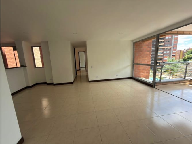 Apartamento de 3 alcobas en venta en Escobero, Medellín, 117 m² · foto 2 de 24