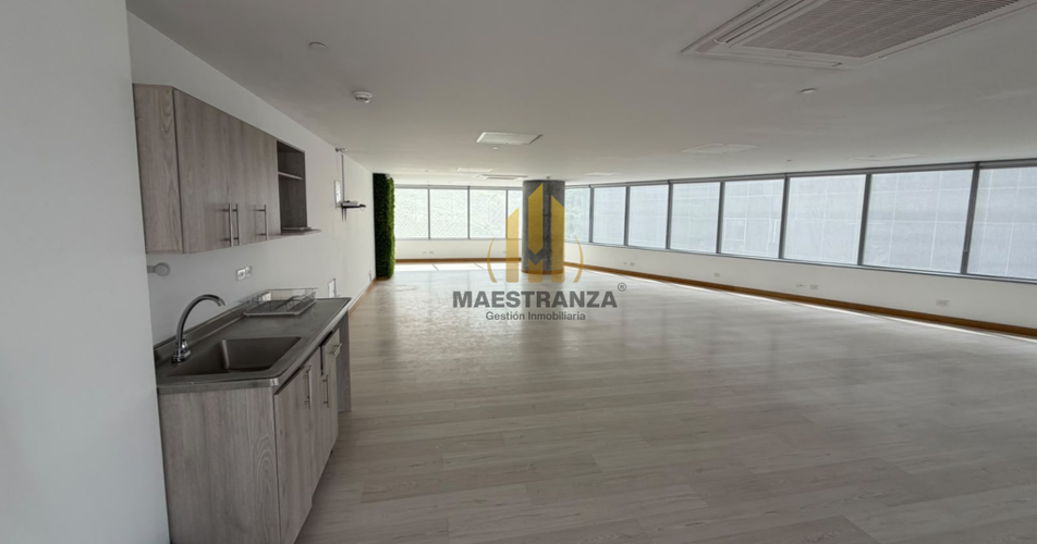Oficina en arriendo en El Poblado, Medellín, 130 m² · foto 2 de 11