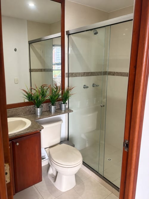 Apartamento de 1 alcoba en venta en Los Naranjos, Medellín, 75 m² · foto 9 de 10
