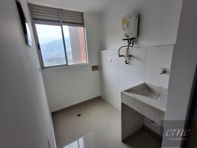 Apartamento de 2 alcobas en venta en Bello, 68 m² · foto 5 de 15