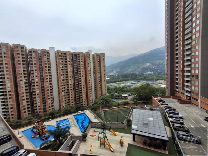 Apartamento de 2 alcobas en venta en Bello, 68 m² · foto 8 de 15