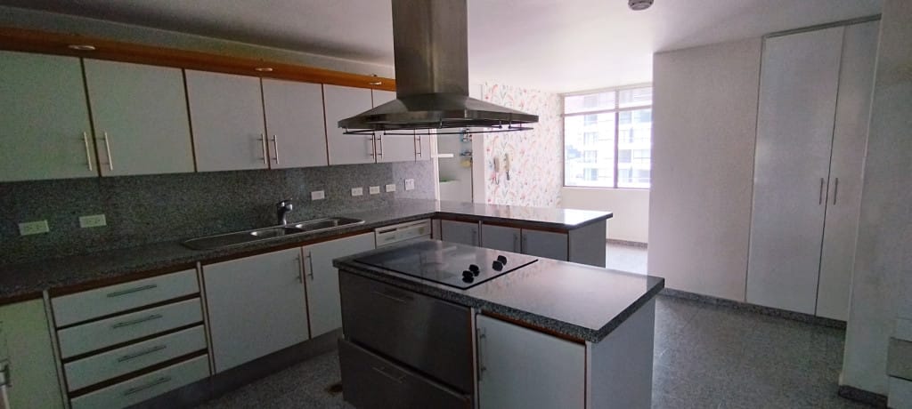 Apartamento de 3 alcobas en venta en Santa Teresita, Cali, 260 m² · foto 9 de 24