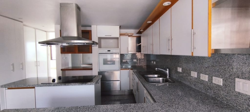 Apartamento de 3 alcobas en venta en Santa Teresita, Cali, 260 m² · foto 11 de 24
