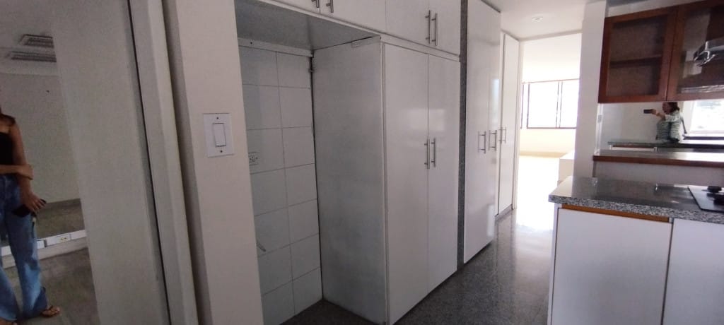 Apartamento de 3 alcobas en venta en Santa Teresita, Cali, 260 m² · foto 12 de 24