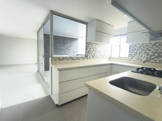 Apartamento de 3 alcobas en arriendo en Cabañitas, Bello, 100 m² · foto 12 de 24