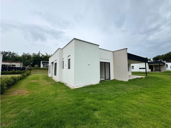 Casa de 3 alcobas en venta en Cerritos, Pereira, 218 m² · foto 2 de 14