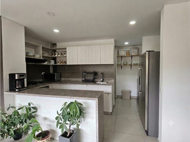 Apartamento de 3 alcobas en venta en San Remo, Sabaneta, 117 m² · foto 3 de 13