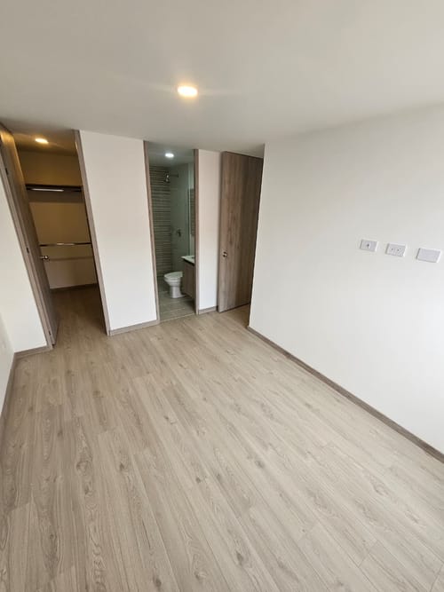 Apartamento de 3 alcobas en venta en Zona Industrial No. 1, Itagüí, 68 m² · foto 8 de 24