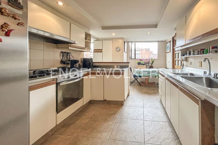 Apartamento de 3 alcobas en venta en La Carolina, Bogotá, 165 m² · foto 4 de 13