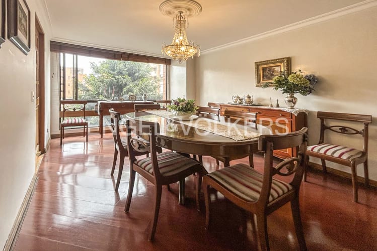 Apartamento de 3 alcobas en venta en La Carolina, Bogotá, 165 m² · foto 2 de 13