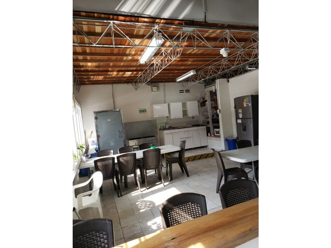 Bodega en arriendo en Perpetuo Socorro, Medellín, 926 m² · foto 5 de 8