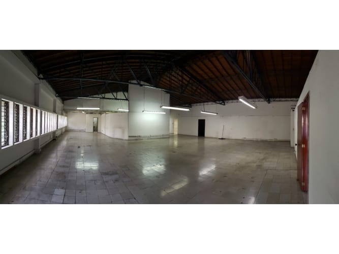 Bodega en arriendo en Perpetuo Socorro, Medellín, 926 m² · foto 6 de 8