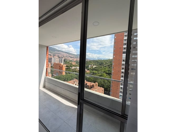 Apartamento de 3 alcobas en arriendo en Los Colores, Medellín, 70 m² · foto 4 de 21