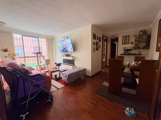 Apartamento de 3 alcobas en venta en Hayuelos, Bogotá, 67 m² · foto 2 de 16
