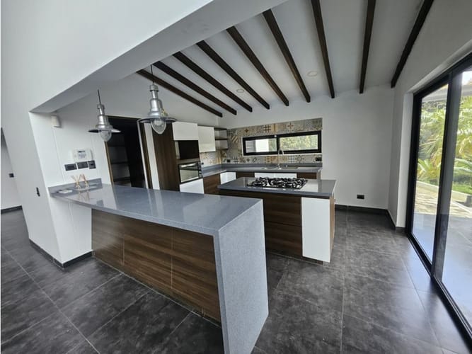 Casa de 3 alcobas en venta en Pantanillo, Envigado, 330 m² · foto 2 de 21