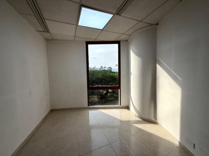 Oficina en arriendo en Ciudad Jardin, Cali, 154 m² · foto 3 de 11
