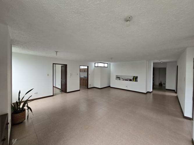 Apartamento de 5 alcobas en arriendo en El Gran Limonar, Cali, 180 m² · foto 2 de 19