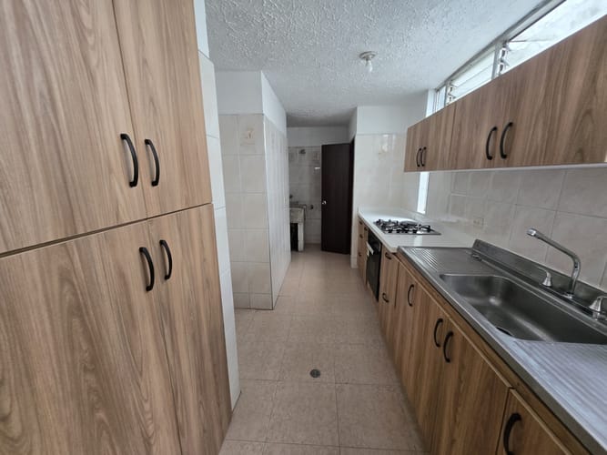 Apartamento de 5 alcobas en arriendo en El Gran Limonar, Cali, 180 m² · foto 5 de 19