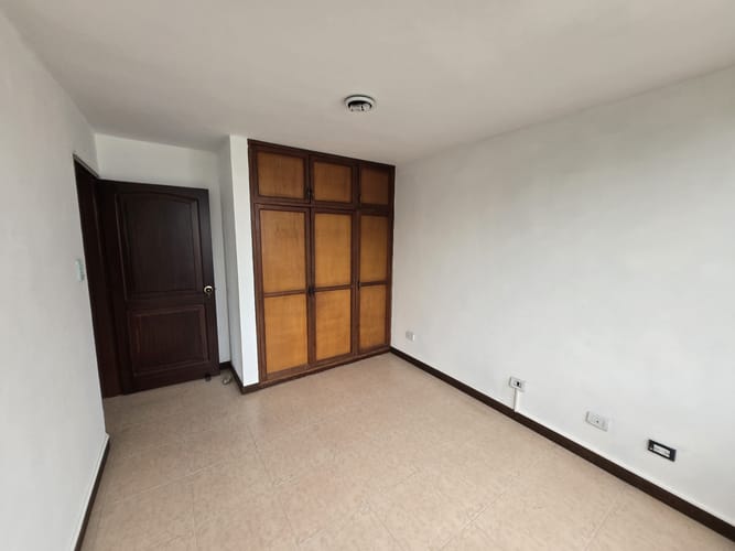 Apartamento de 5 alcobas en arriendo en El Gran Limonar, Cali, 180 m² · foto 9 de 19