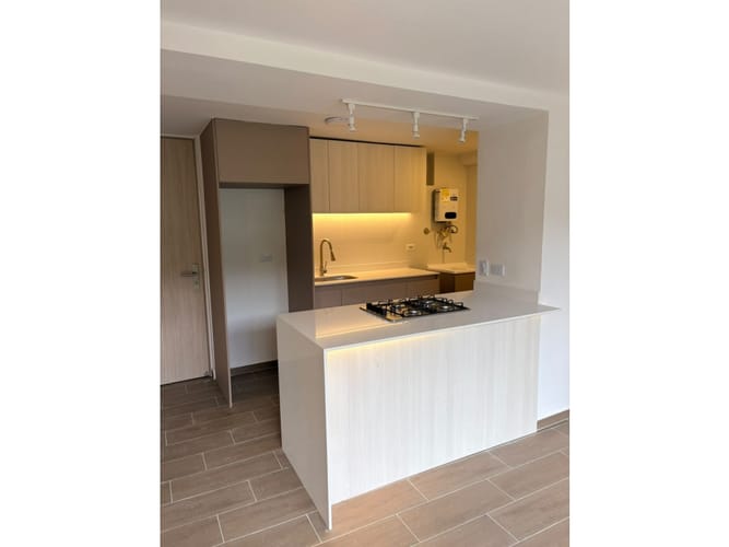 Apartamento de 2 alcobas en arriendo en Loma De San Jose, Sabaneta, 54 m² · foto 2 de 21