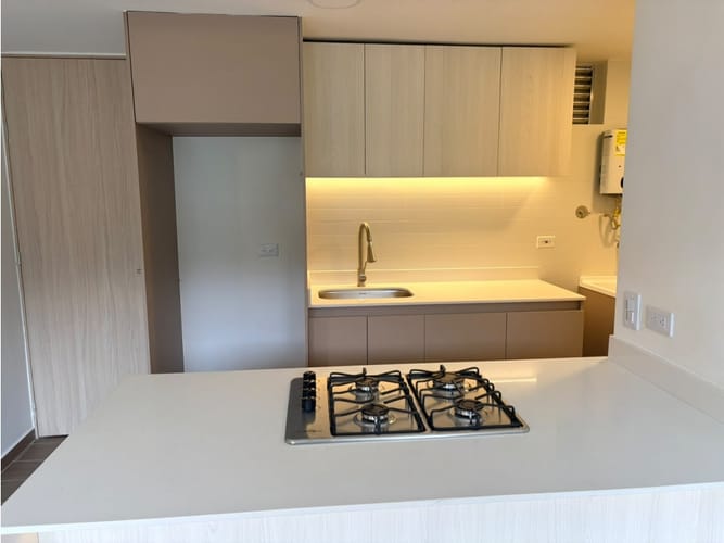 Apartamento de 2 alcobas en arriendo en Loma De San Jose, Sabaneta, 54 m² · foto 3 de 21