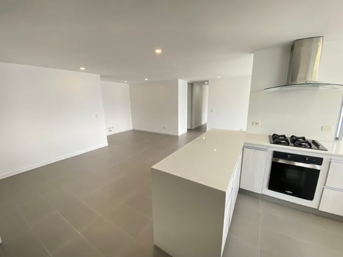 Apartamento de 3 alcobas en arriendo en Castropol, Medellín, 110 m² · foto 4 de 18