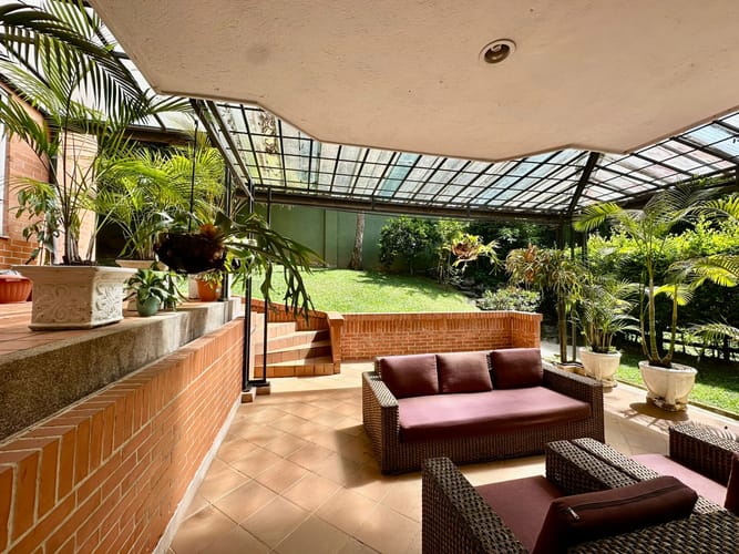 Casa de 4 alcobas en arriendo en Las Lomas, Medellín, 265 m² · foto 5 de 24