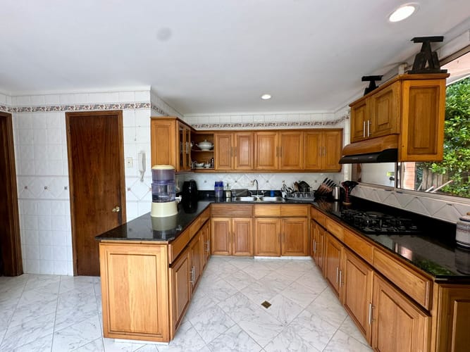 Casa de 4 alcobas en arriendo en Las Lomas, Medellín, 265 m² · foto 7 de 24